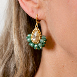 Boucles d’oreilles artisanales Charlotte en jade africain et perles dorées