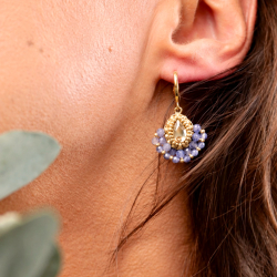 Boucles d’oreilles artisanales Charlie en tanzanite et perles dorées