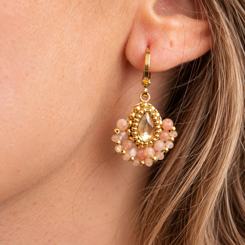 Boucles d’oreilles Charlie en pierre de soleil brodées à la main
