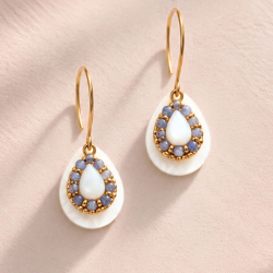Boucles d'oreilles bleues Marina avec gouttes de nacre blanche
