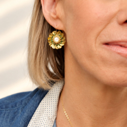 Boucles d'oreilles fleurs dorées Grace avec perles de jade africain vert