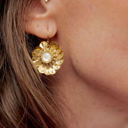 Boucles d'oreilles fleurs dorées Grace aux nuances pêche et rosées