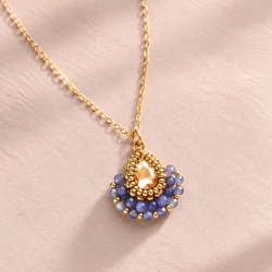 Collier bohème Charlize avec pendentif doré et pierres bleu lavande