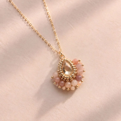 Collier Charlize en pierre de soleil brodé à la main