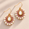 .	Boucles d'oreilles Juliette en tourmaline rose et nacre brodées à la main