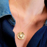1.	Collier Garance en tanzanite et nacre, avec pendentif soleil doré.